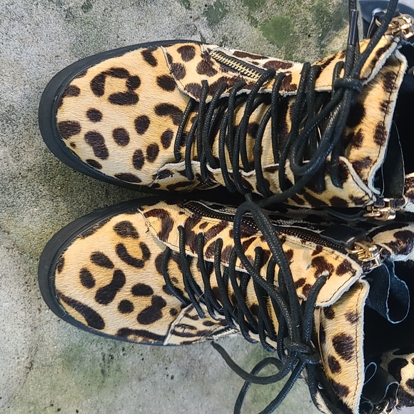 Giuseppe Zanotti Leopard-Print Calf Hair Wedge Sneaker Size 39 EUC - Picture 11 of 16
